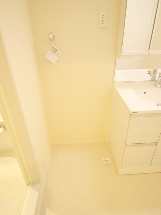 物件内観写真13　(洗濯機置場)