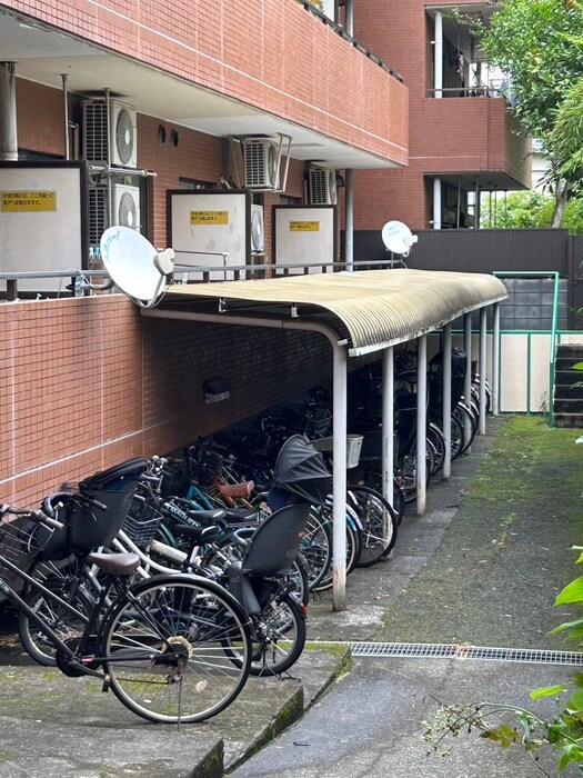 物件外観写真2　(駐輪場)