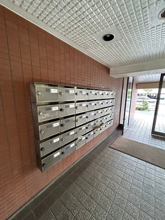 物件外観写真5　(エントランス部分)