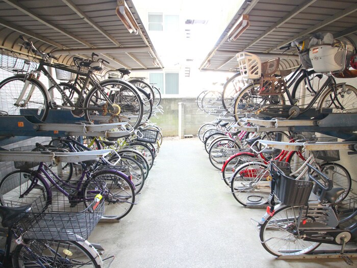 物件外観写真5　(駐輪場)