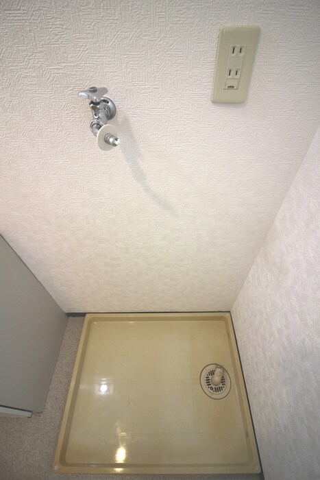 物件内観写真16　(洗濯機置場)