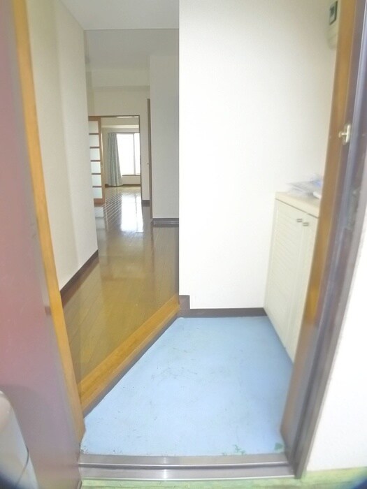 物件内観写真16　(玄関)