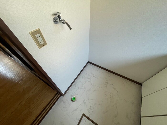 物件内観写真14　(洗濯機置場)