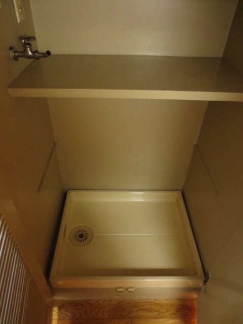 物件内観写真14　(洗濯機置場)