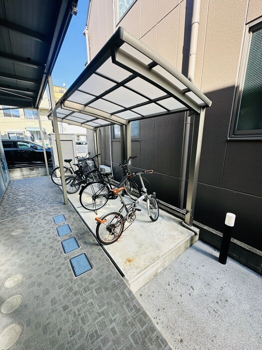 物件外観写真3　(駐輪場)