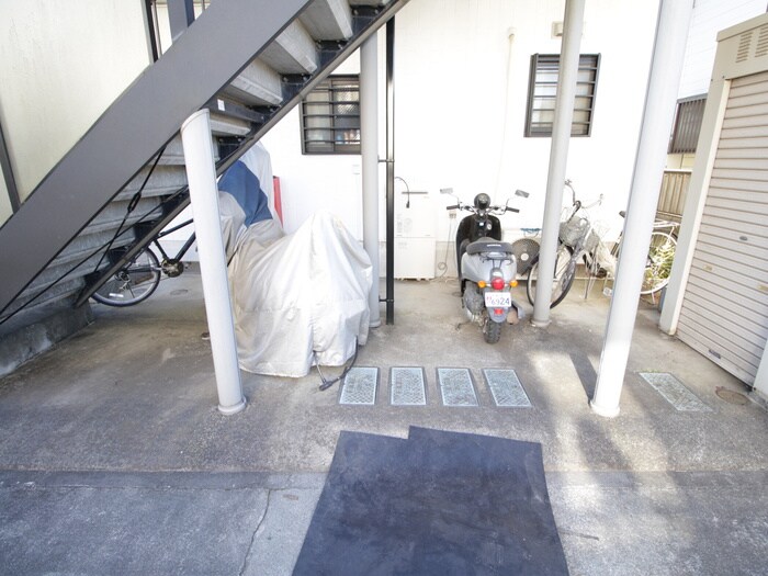 物件外観写真3　(駐輪場)