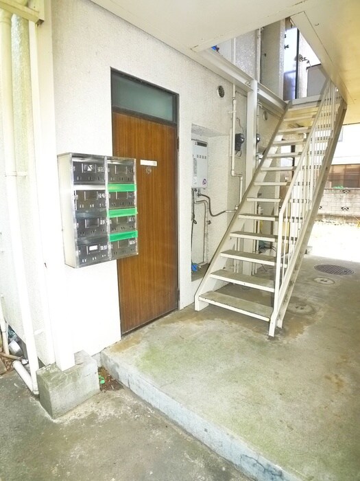 物件外観写真6　(エントランス部分)