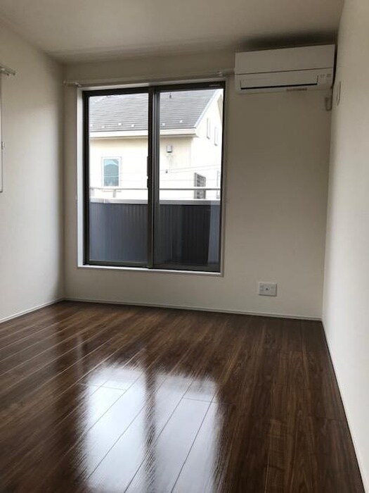 物件内観写真5　(室内からの展望)