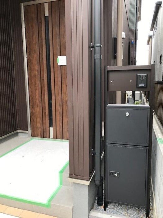 物件外観写真3　(エントランス部分)