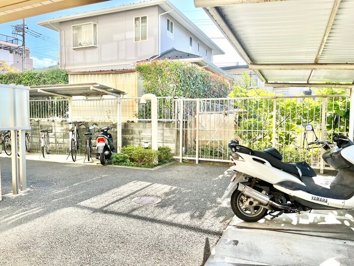 物件外観写真5　(駐輪場)