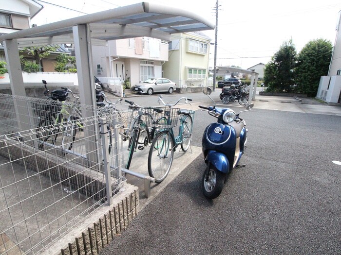 物件外観写真3　(駐輪場)