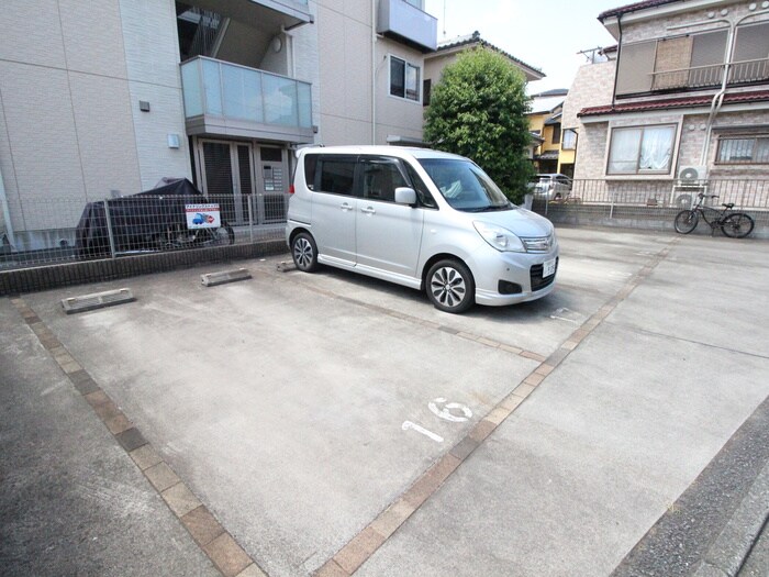 物件外観写真4　(駐車場)