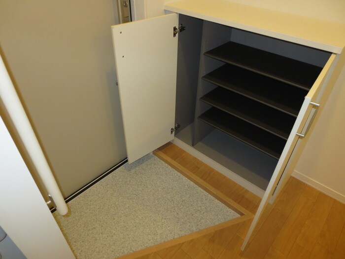 物件内観写真16　(玄関)