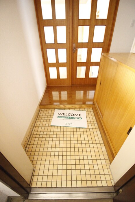 物件内観写真18　(玄関)