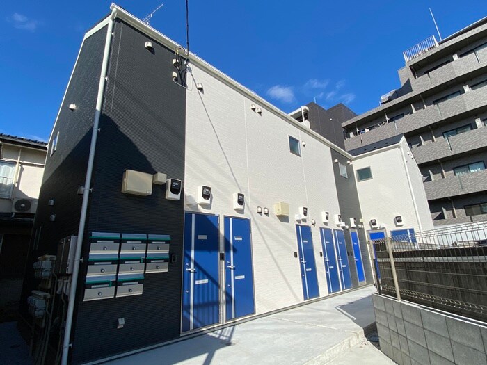 物件外観写真2　(エントランス部分)