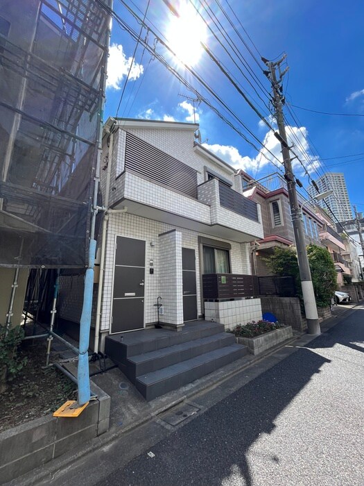 物件外観写真3　(エントランス部分)