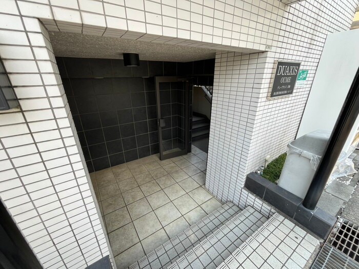 物件外観写真6　(エントランス部分)