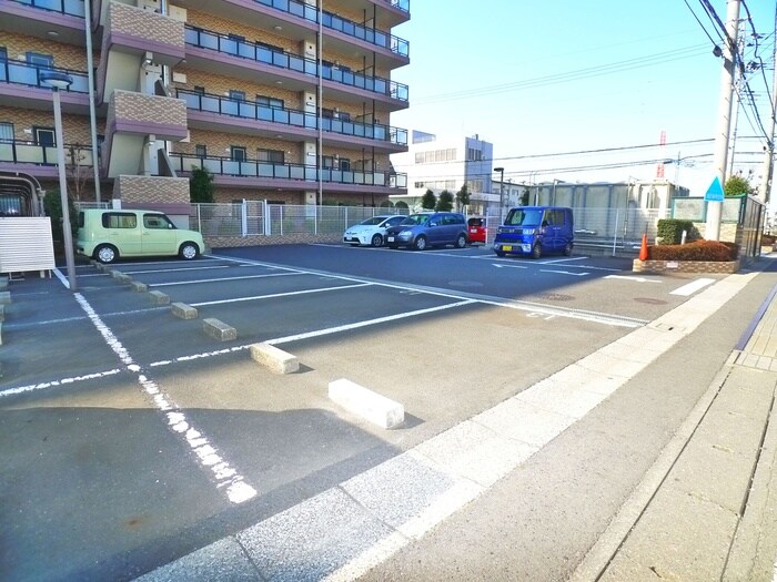 物件外観写真4　(駐車場)