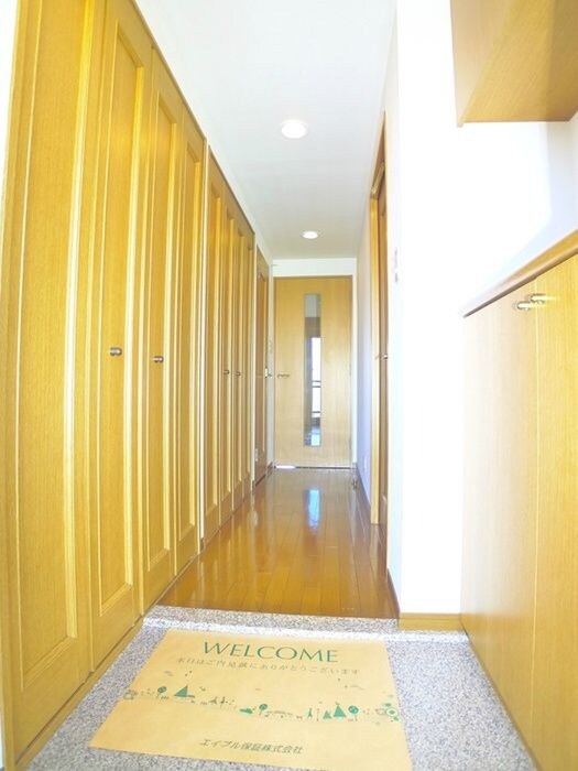 物件内観写真12　(玄関)