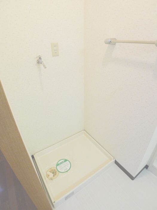 物件内観写真18　(洗濯機置場)