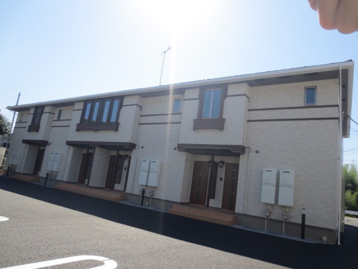 物件外観写真2　(エントランス部分)