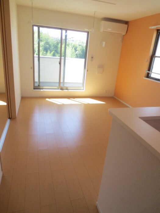 物件内観写真4　(居室)