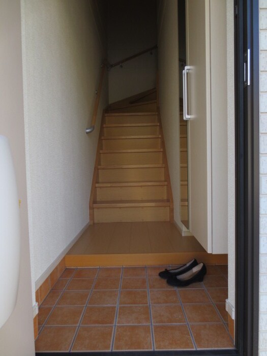 物件内観写真8　(玄関)