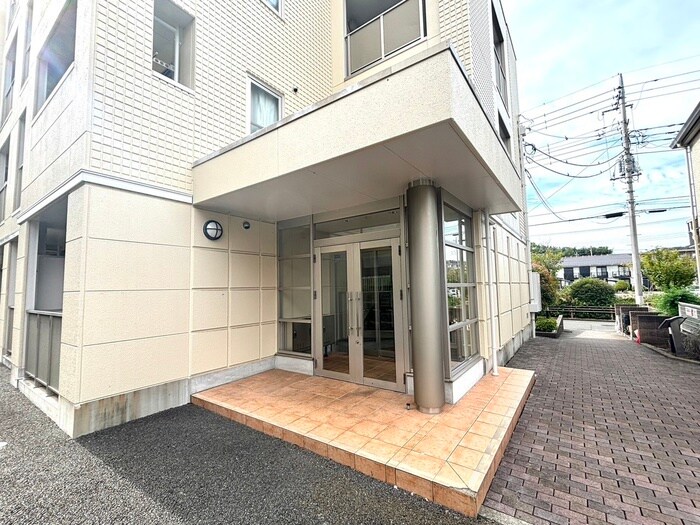 物件外観写真3　(エントランス部分)