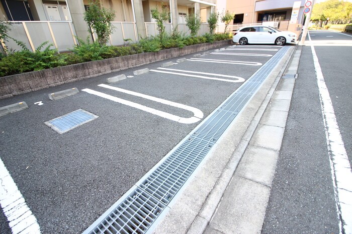 物件外観写真6　(駐車場)