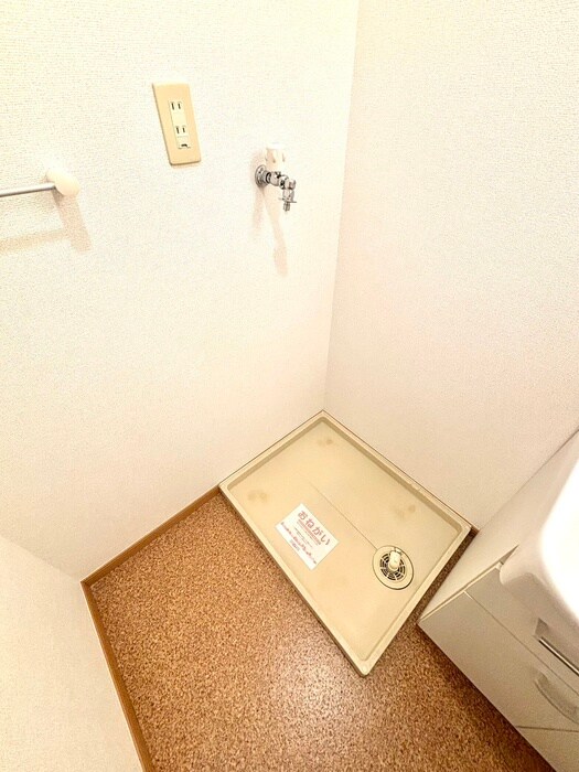 物件内観写真15　(洗濯機置場)