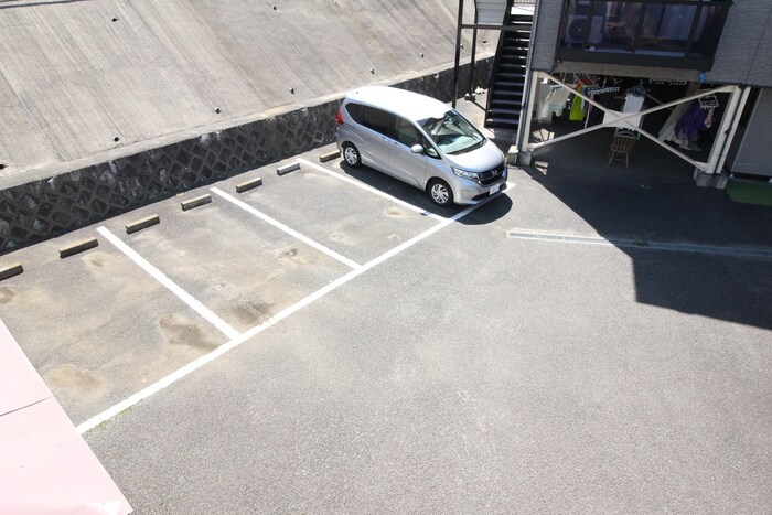 物件外観写真5　(駐車場)