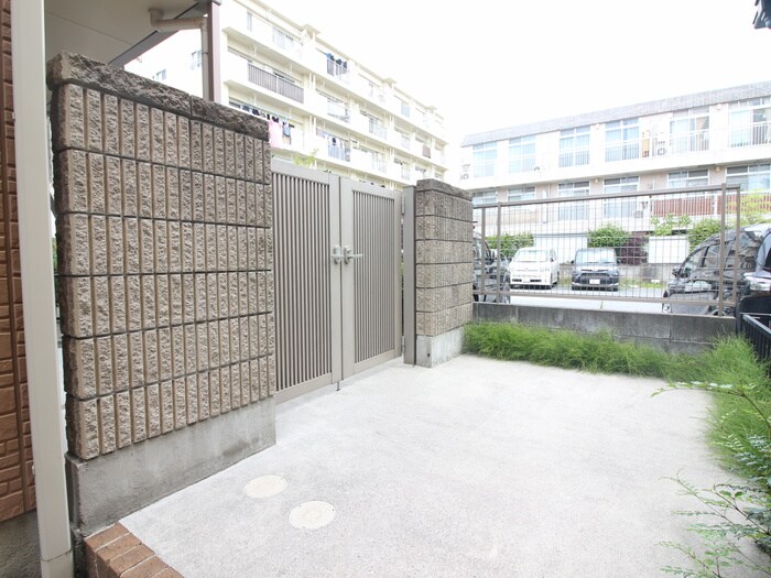 物件外観写真5　(エントランス部分)