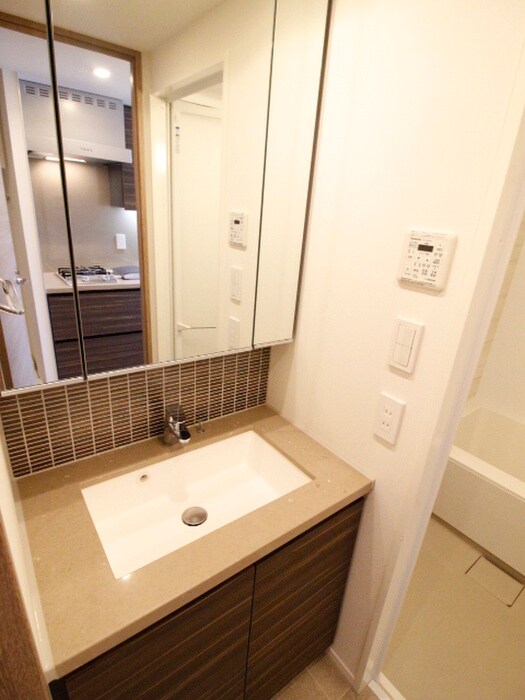 物件内観写真11　(洗面)