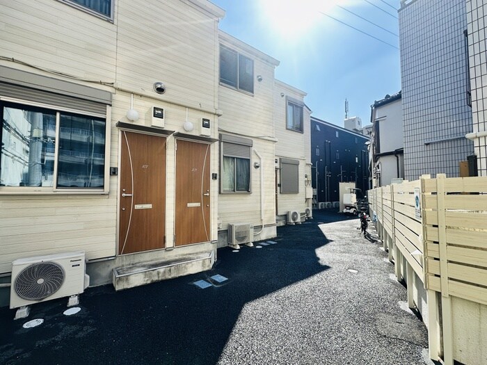 物件外観写真2　(エントランス部分)