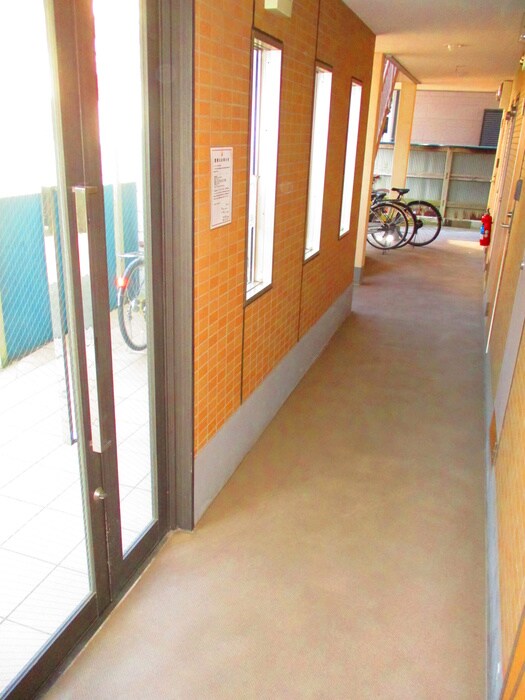 物件外観写真4　(エントランス部分)