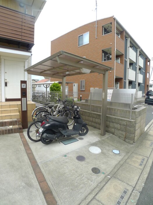 物件外観写真5　(駐輪場)