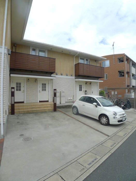 物件外観写真6　(駐車場)