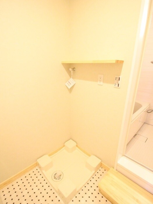 物件内観写真14　(洗濯機置場)