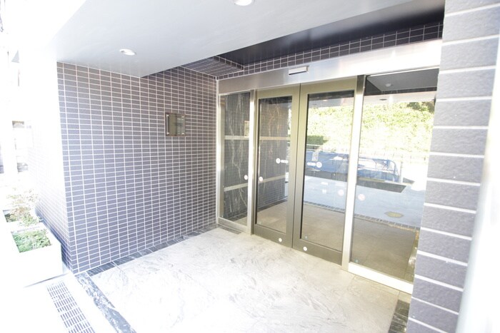 物件外観写真4　(エントランス部分)