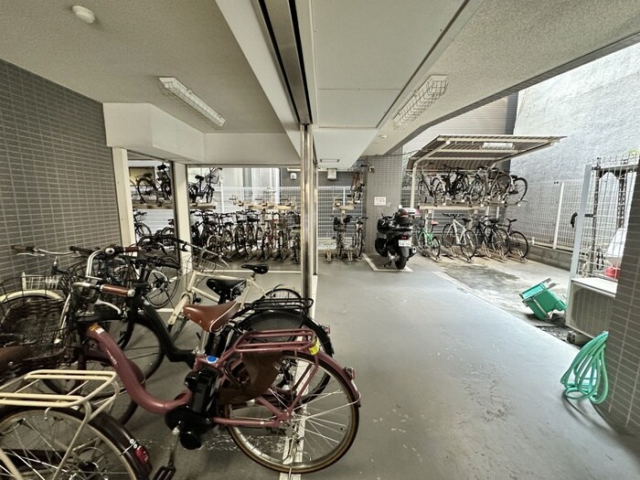 物件外観写真6　(駐輪場)