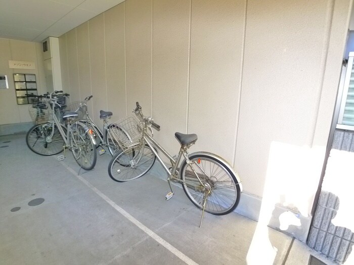 物件外観写真5　(駐輪場)