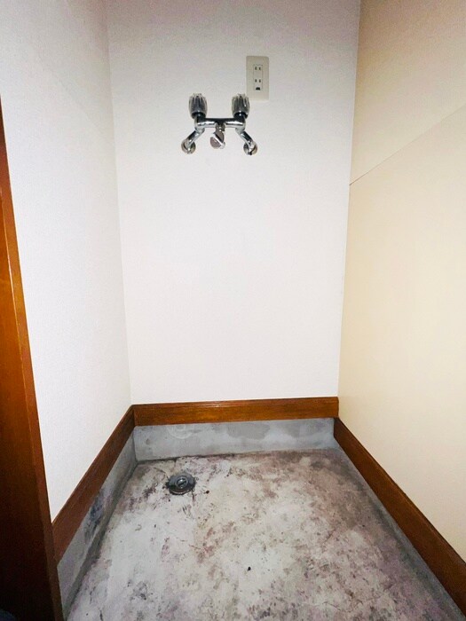 物件内観写真13　(洗濯機置場)