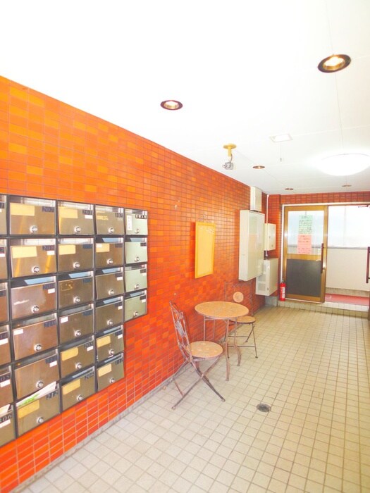 物件外観写真2　(エントランス部分)