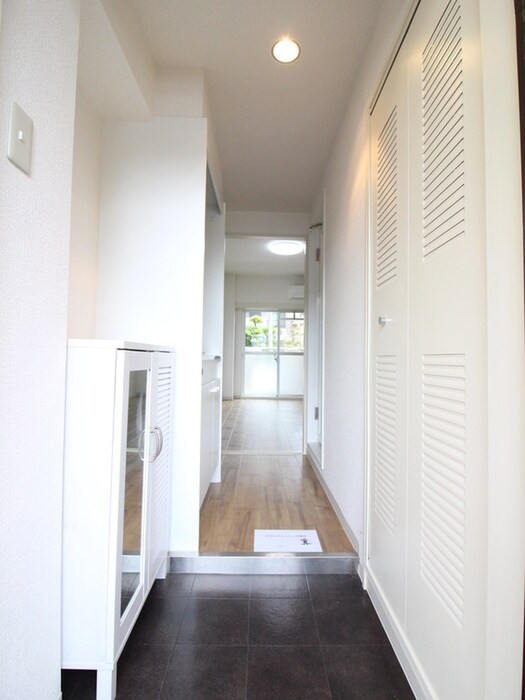 物件内観写真10　(玄関)