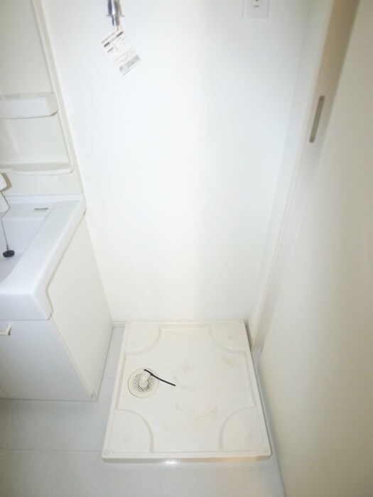 物件内観写真16　(洗濯機置場)