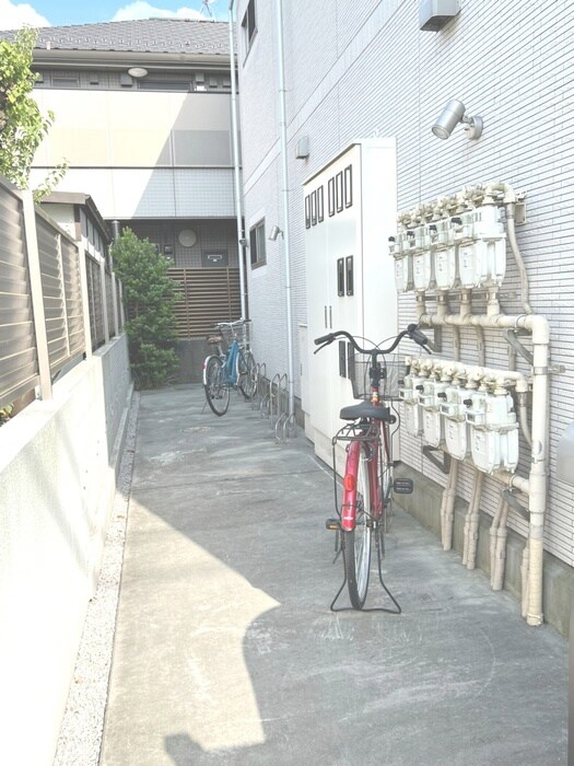 物件外観写真5　(駐輪場)