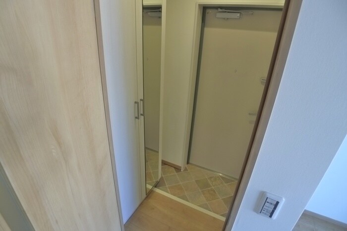 物件内観写真10　(玄関)