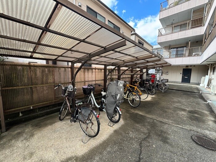 物件外観写真5　(駐輪場)