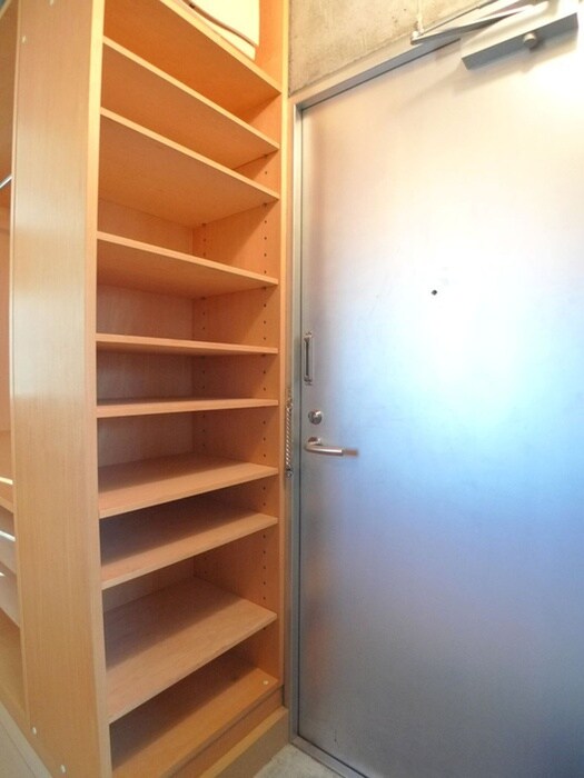 物件内観写真4　(玄関)