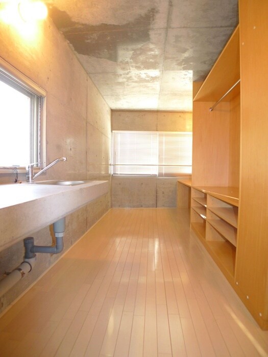 物件内観写真7　(室内からの展望)